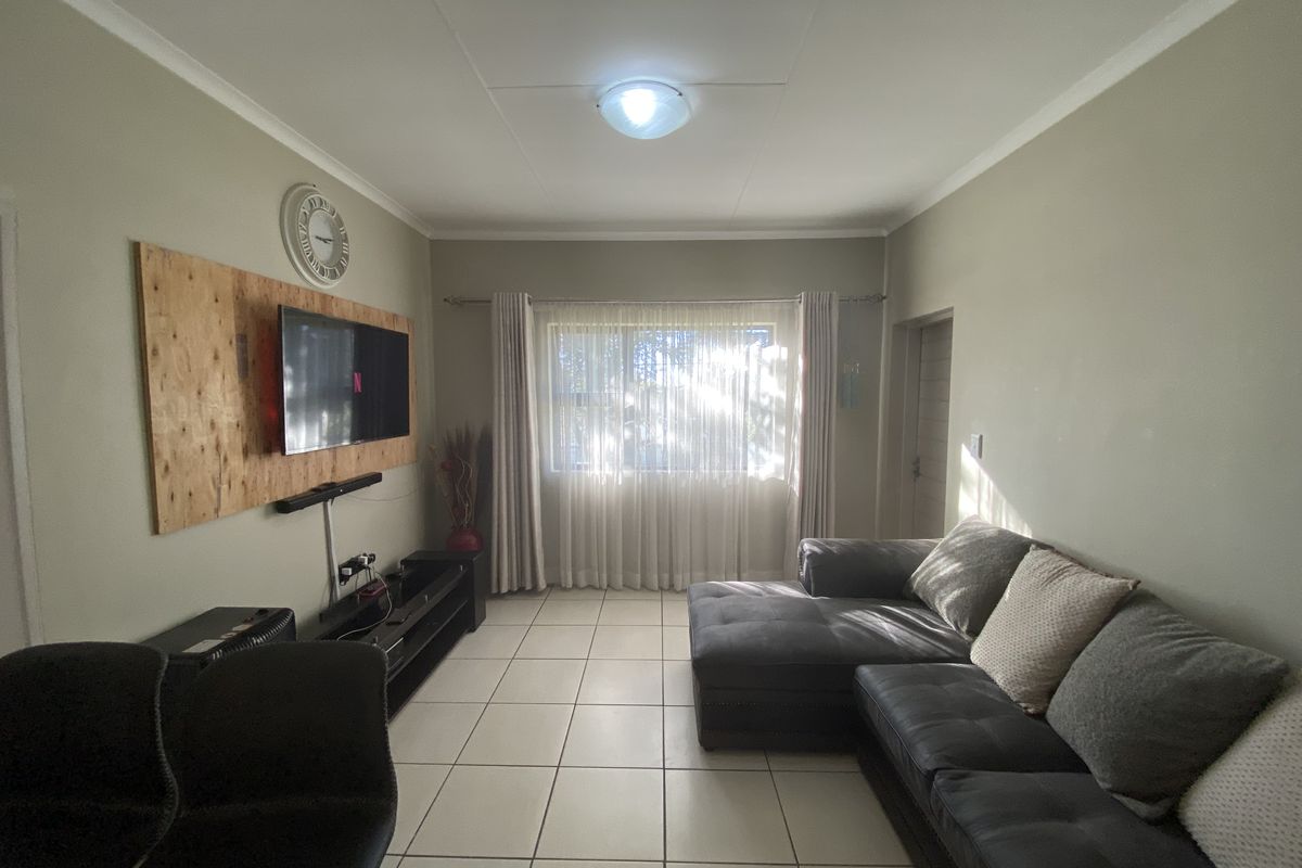 3 Bedroom Apartment For Sale in Rynfield AH - Photo 3
