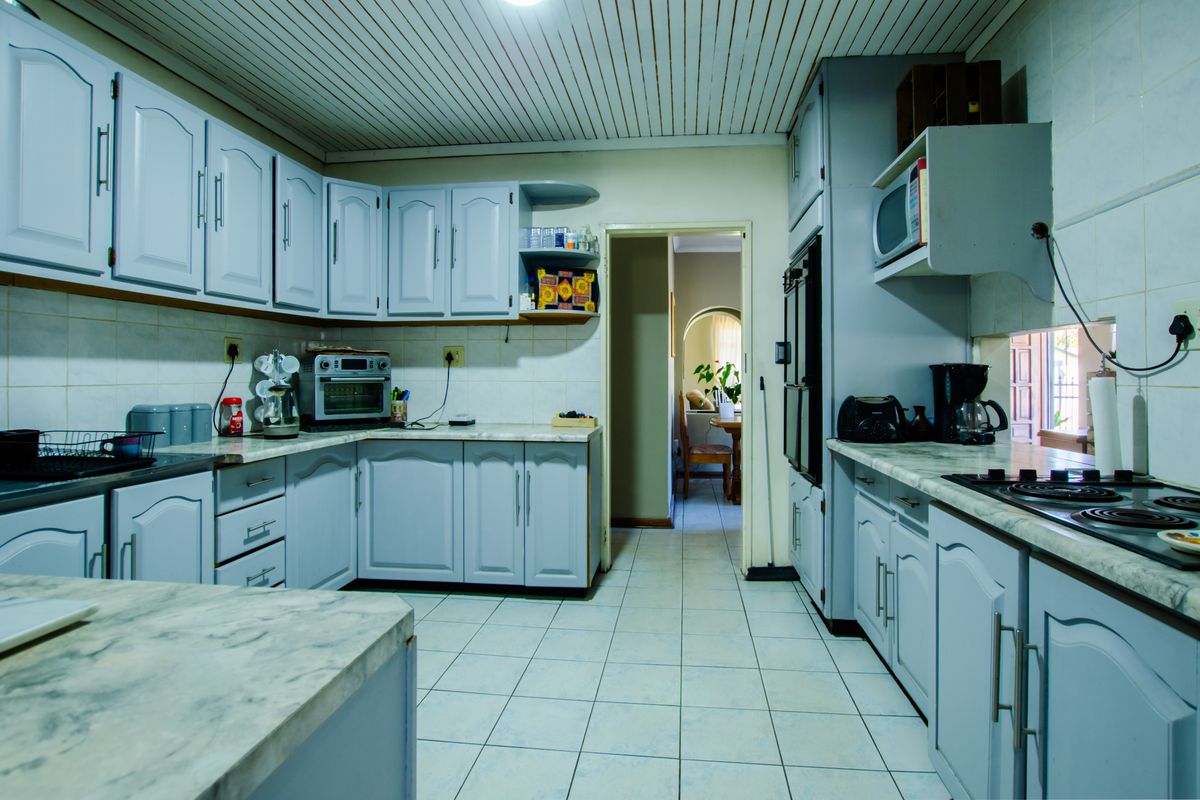 3 Bedroom House For Sale Impala Park - Photo 2