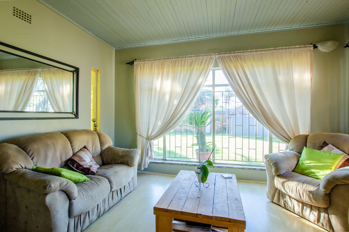 3 Bedroom House For Sale Impala Park - Photo 3