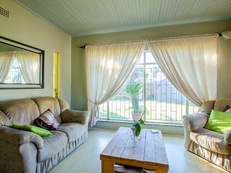 3 Bedroom House For Sale Impala Park - Photo 3