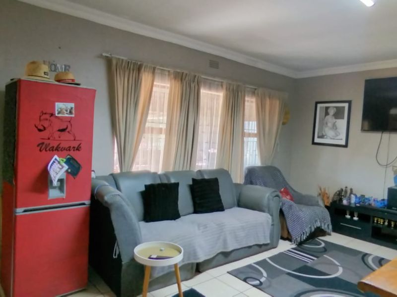 Big family home with 2 flats - Photo 4