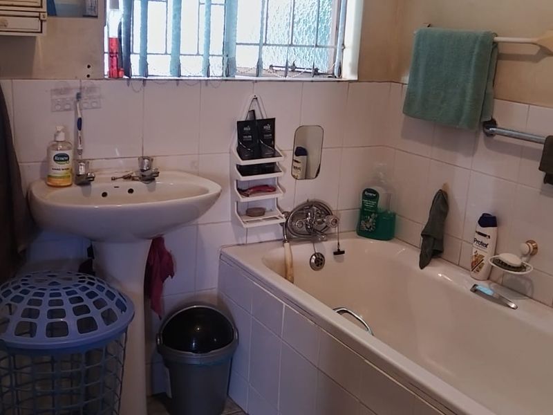 Big family home with 2 flats - Photo 10