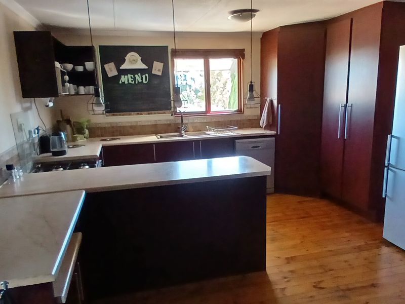 Home that feels like a holiday! - Photo 8