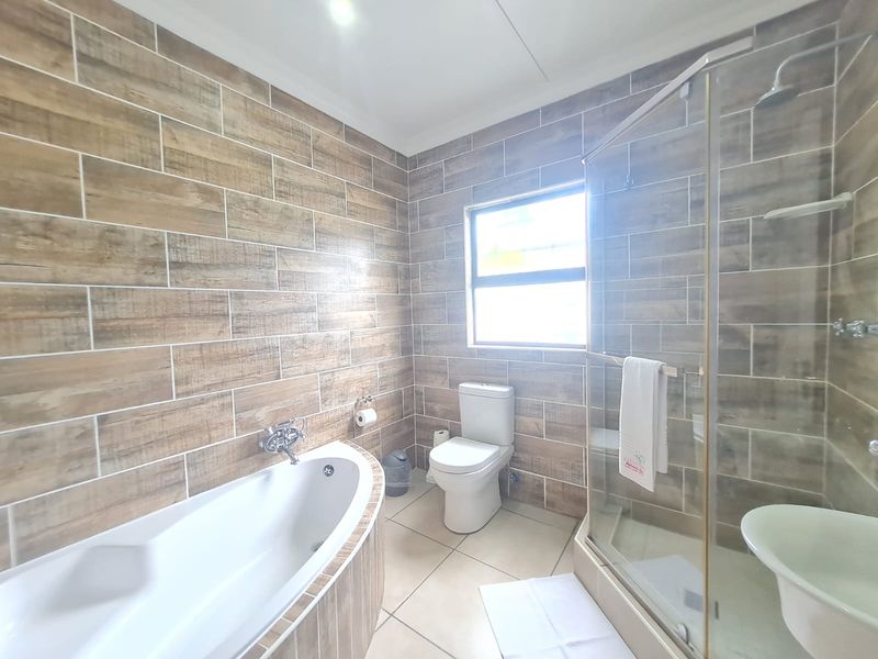 For the young executive! 3 bedroom modern unt to rent - Photo 10