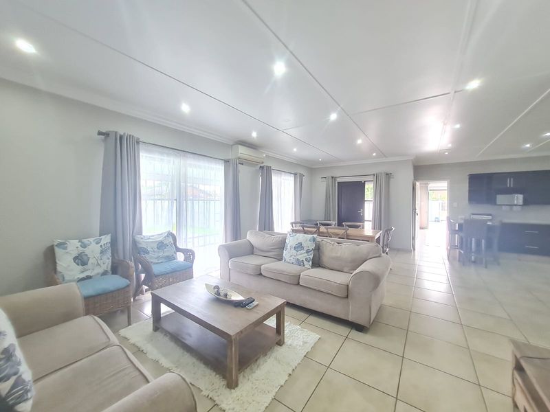 For the young executive! 3 bedroom modern unt to rent - Photo 2