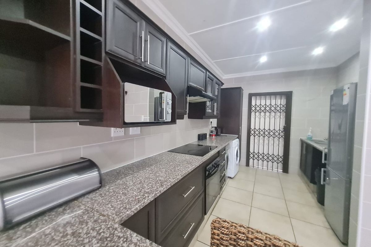 For the young executive! 3 bedroom modern unt to rent - Photo 4