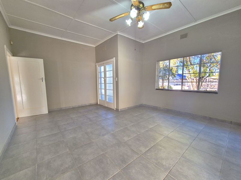 STUNNING NEWLY RENOVATED HOME FOR SALE! - Photo 7