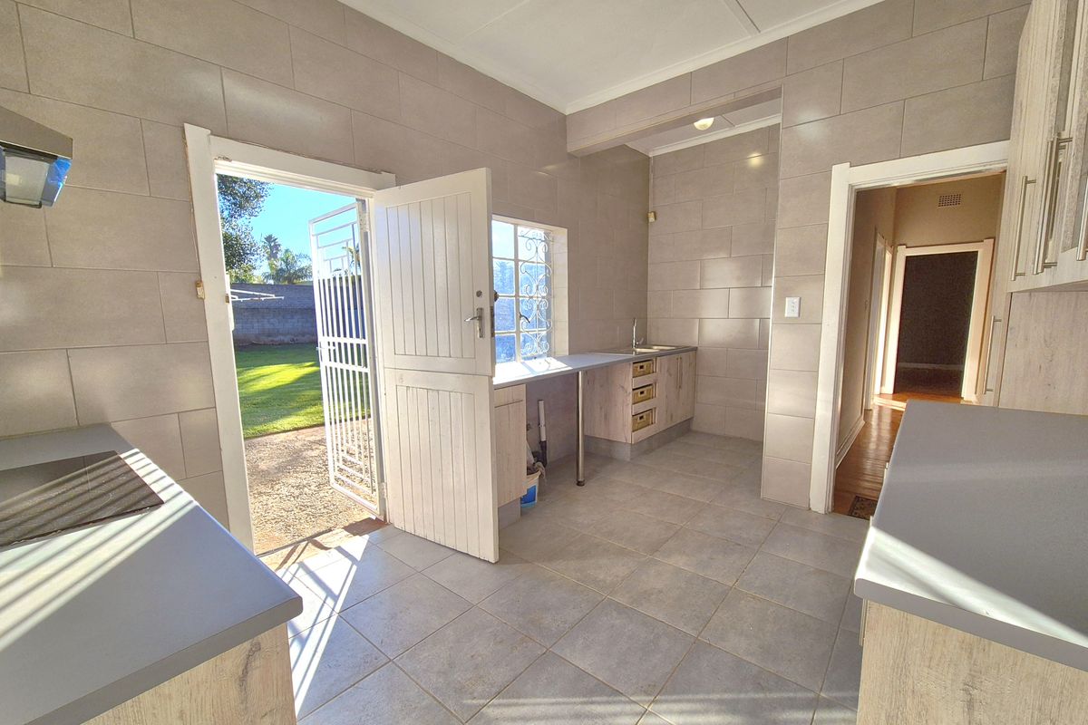 STUNNING NEWLY RENOVATED HOME FOR SALE! - Photo 4