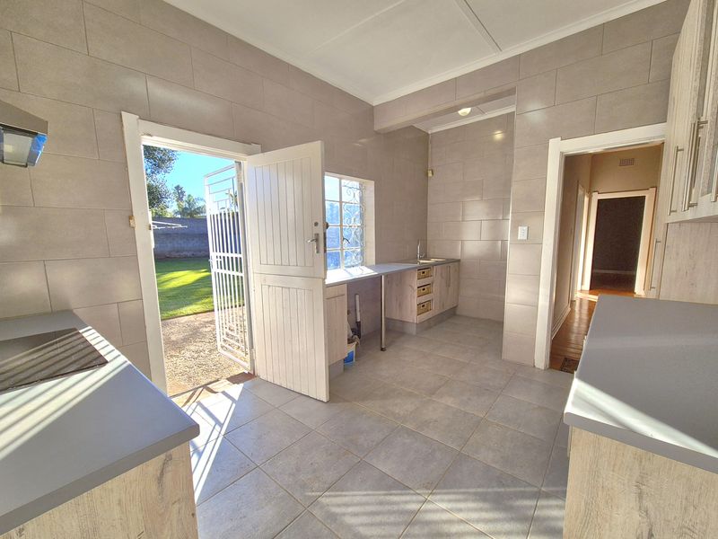 STUNNING NEWLY RENOVATED HOME FOR SALE! - Photo 4