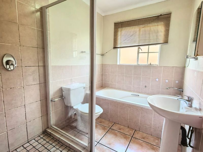 Neat, facebrick townhouse for sale in Sasolburg in a popular complex - Photo 10