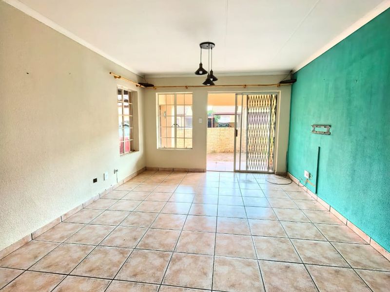 Neat, facebrick townhouse for sale in Sasolburg in a popular complex - Photo 9