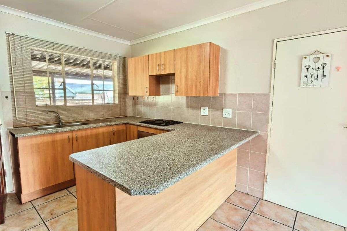 Neat, facebrick townhouse for sale in Sasolburg in a popular complex - Photo 5