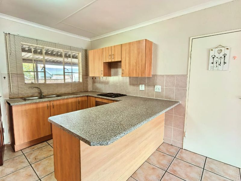 Neat, facebrick townhouse for sale in Sasolburg in a popular complex - Photo 5