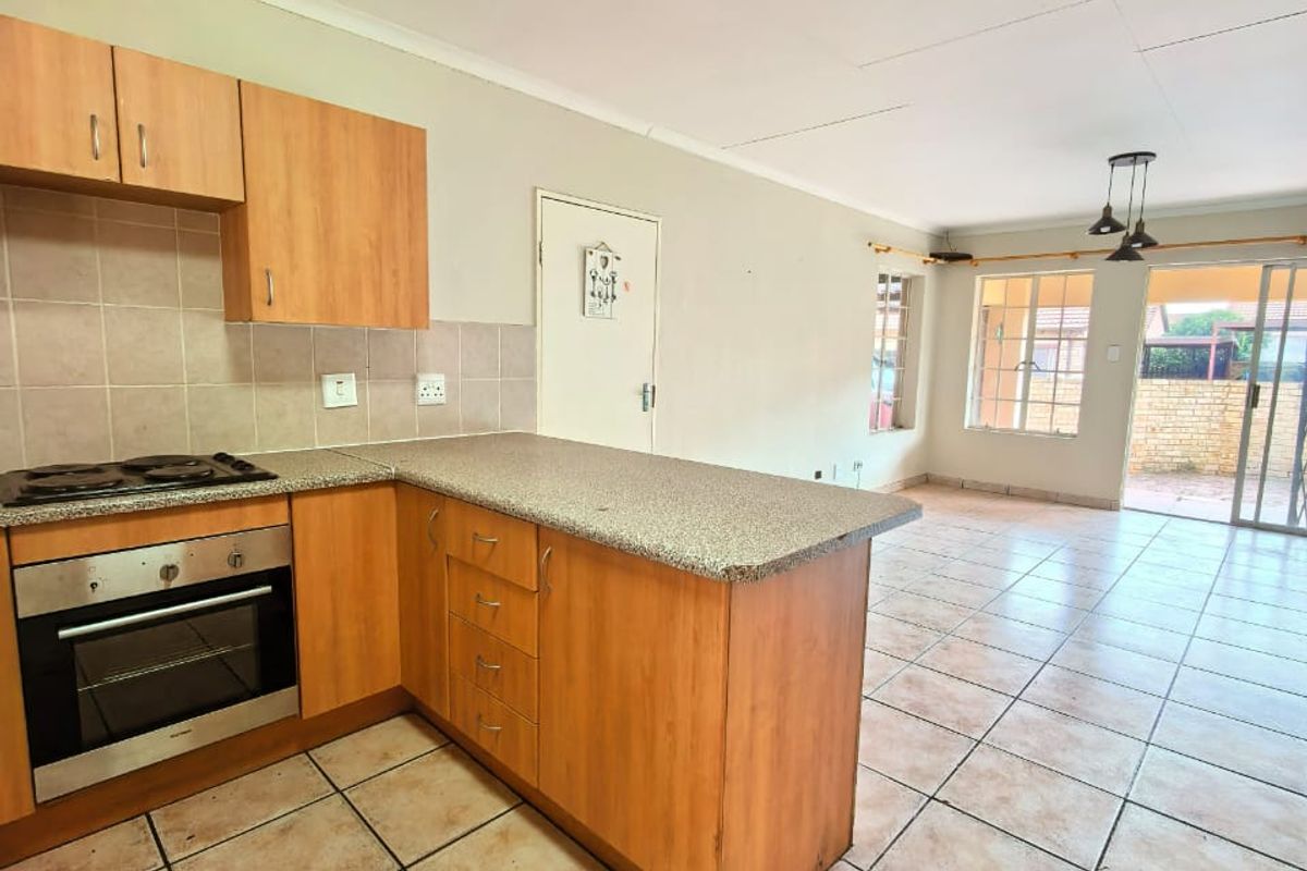 Neat, facebrick townhouse for sale in Sasolburg in a popular complex - Photo 3