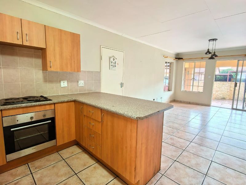Neat, facebrick townhouse for sale in Sasolburg in a popular complex - Photo 3