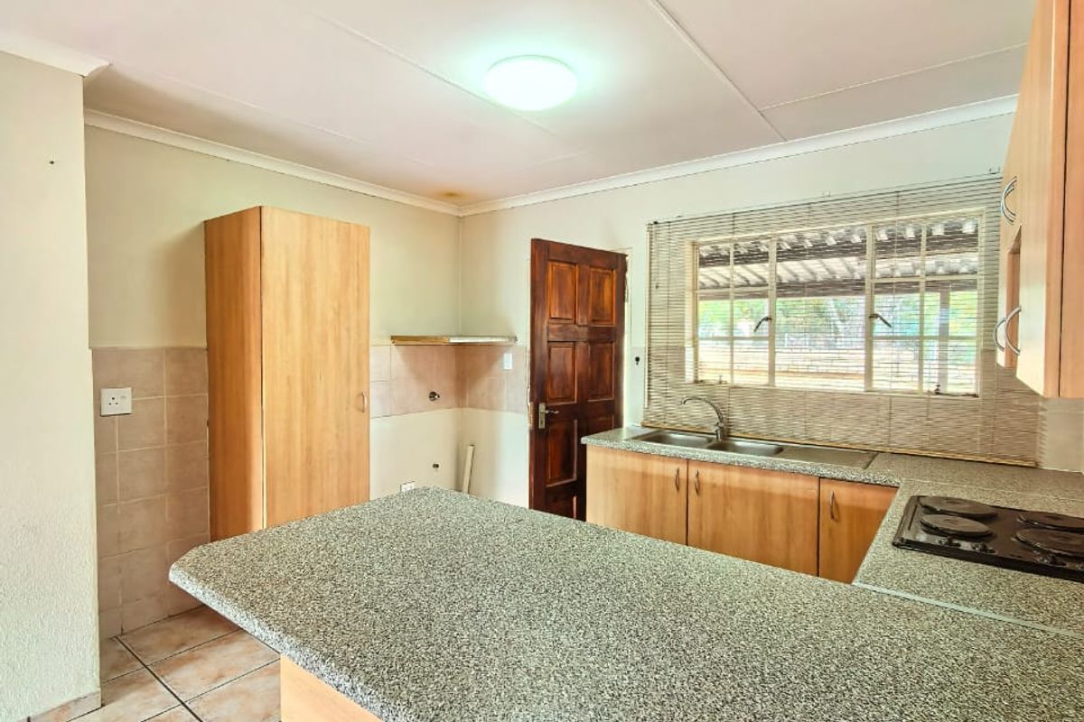Neat, facebrick townhouse for sale in Sasolburg in a popular complex - Photo 2