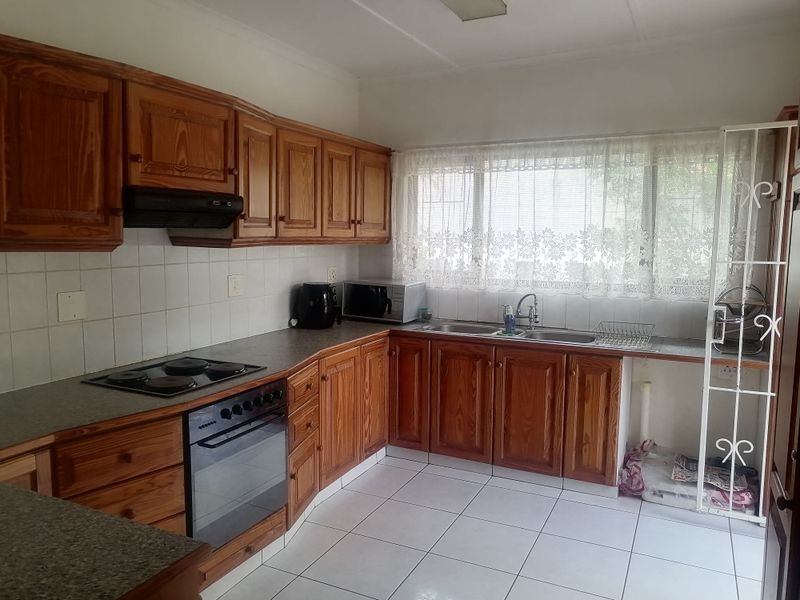 Stunning 2 Bedroom Cottage for Rental - Photo 2