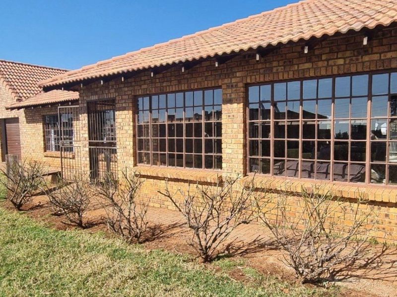 Endless opportunity on this 1.3ha plot. - Photo 1