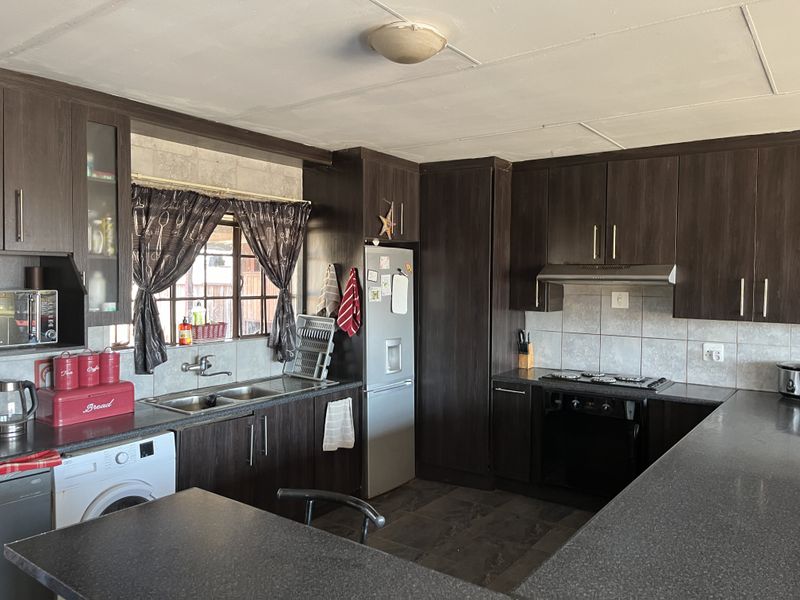 Endless opportunity on this 1.3ha plot. - Photo 7