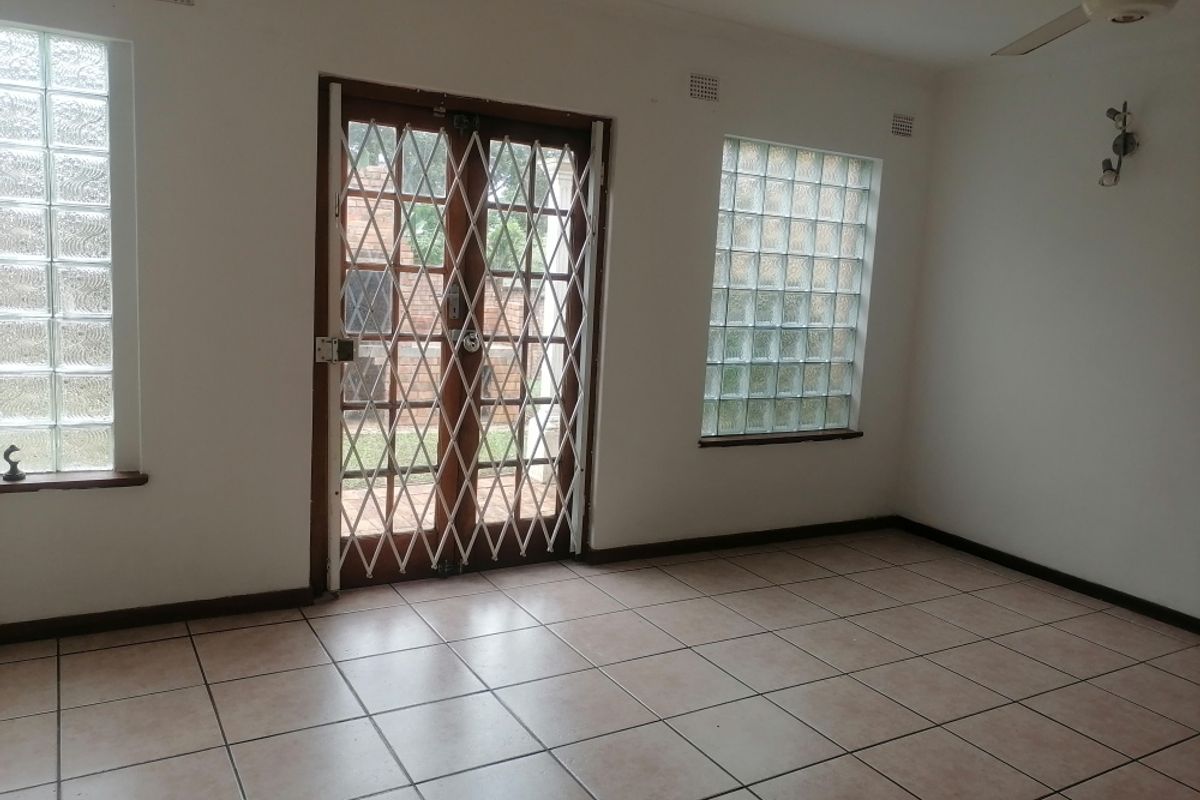Cosy 3 Bedroom Duplex For Sale - Photo 4