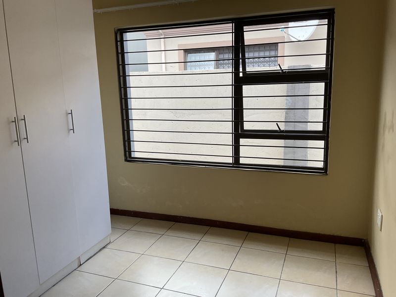 Townhouse Rental Monthly In Midrand - Photo 10