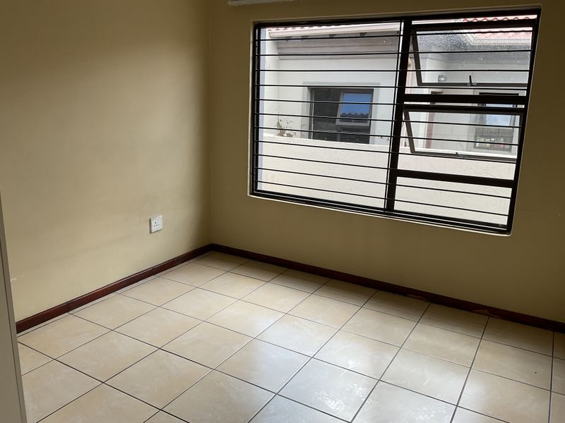 Townhouse Rental Monthly In Midrand - Photo 9