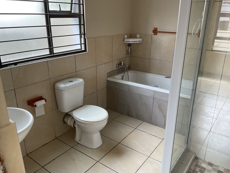 Townhouse Rental Monthly In Midrand - Photo 8