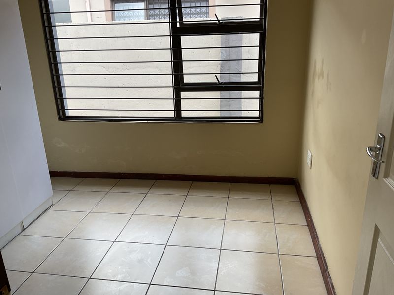 Townhouse Rental Monthly In Midrand - Photo 6