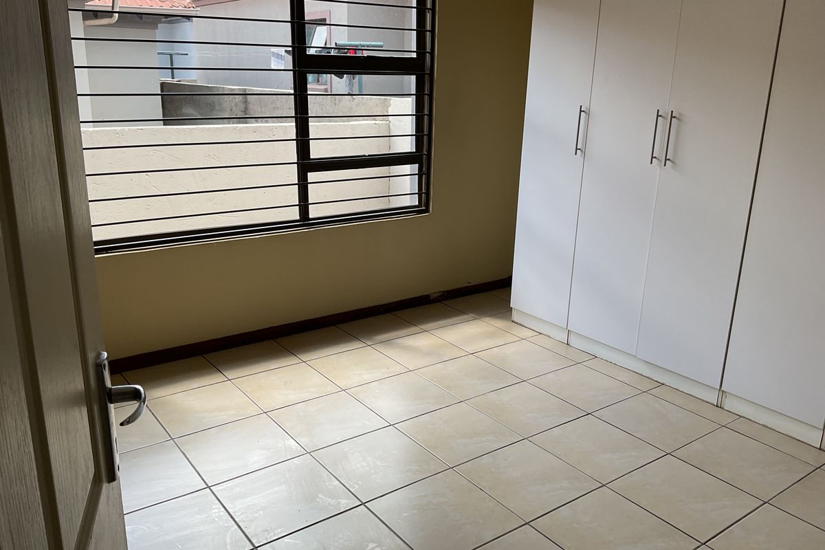Townhouse Rental Monthly In Midrand - Photo 5