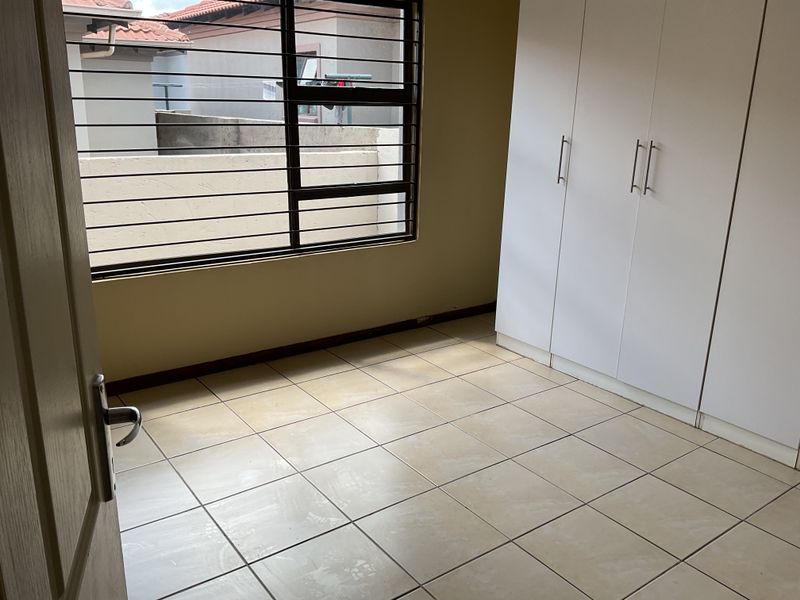 Townhouse Rental Monthly In Midrand - Photo 5