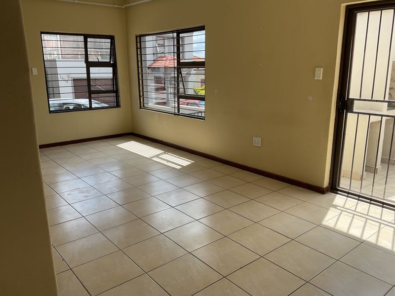 Townhouse Rental Monthly In Midrand - Photo 2
