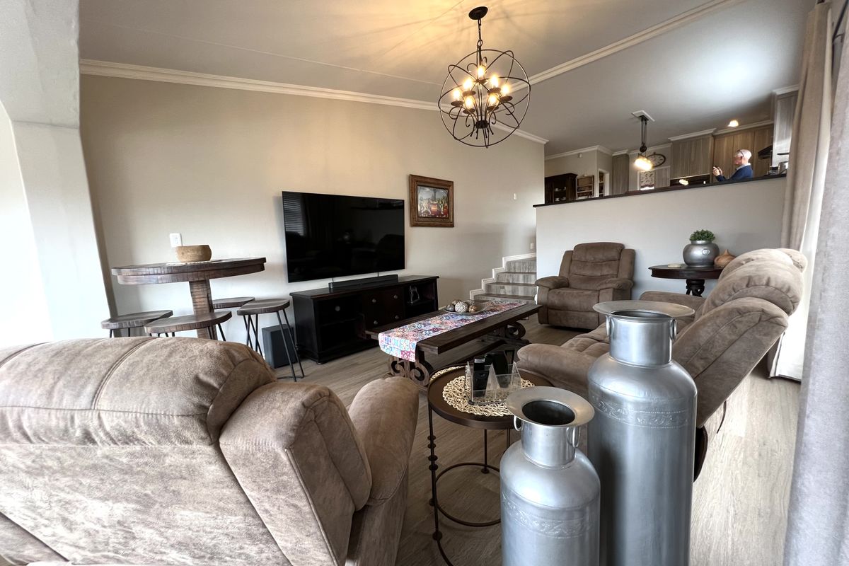 Secure and Low Maintenance Family Home, Wavecrest - Photo 3