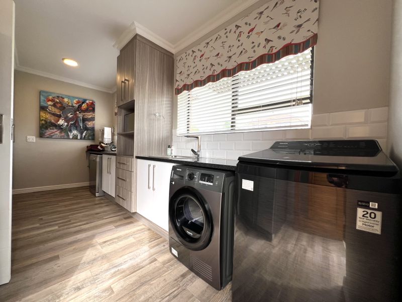 Secure and Low Maintenance Family Home, Wavecrest - Photo 8
