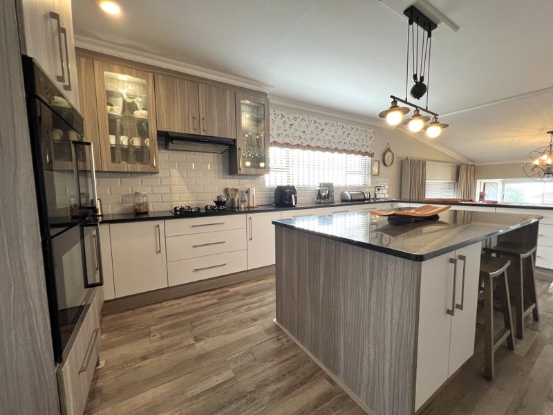 Secure and Low Maintenance Family Home, Wavecrest - Photo 7