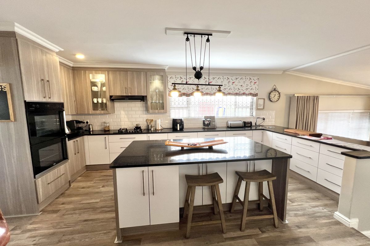 Secure and Low Maintenance Family Home, Wavecrest - Photo 5