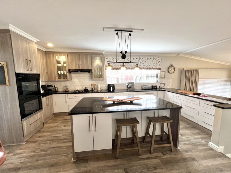 Secure and Low Maintenance Family Home, Wavecrest - Photo 5