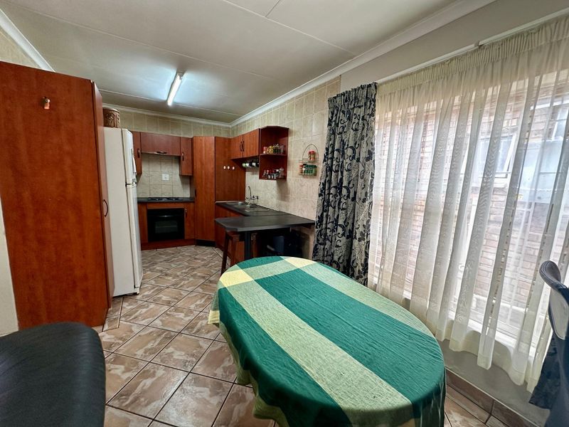 Comfortable & Secure 2-Bedroom Property - Photo 10