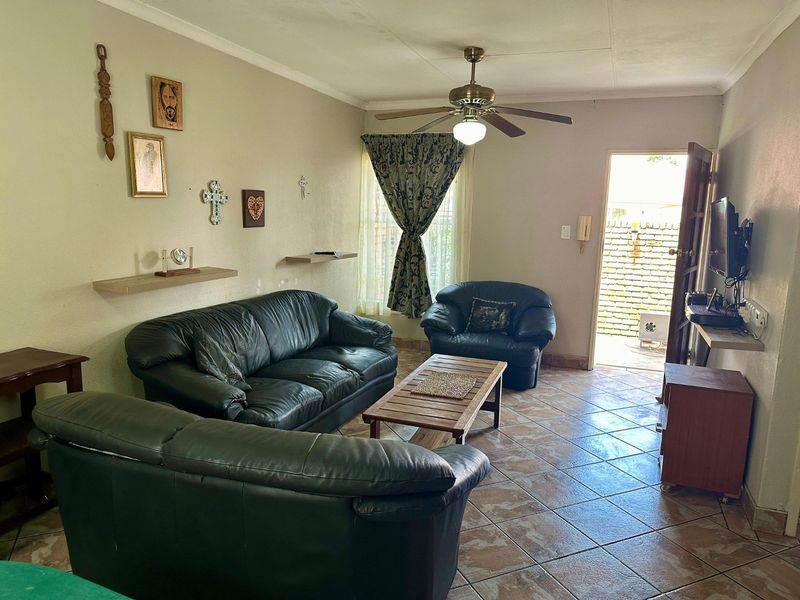 Comfortable & Secure 2-Bedroom Property - Photo 9