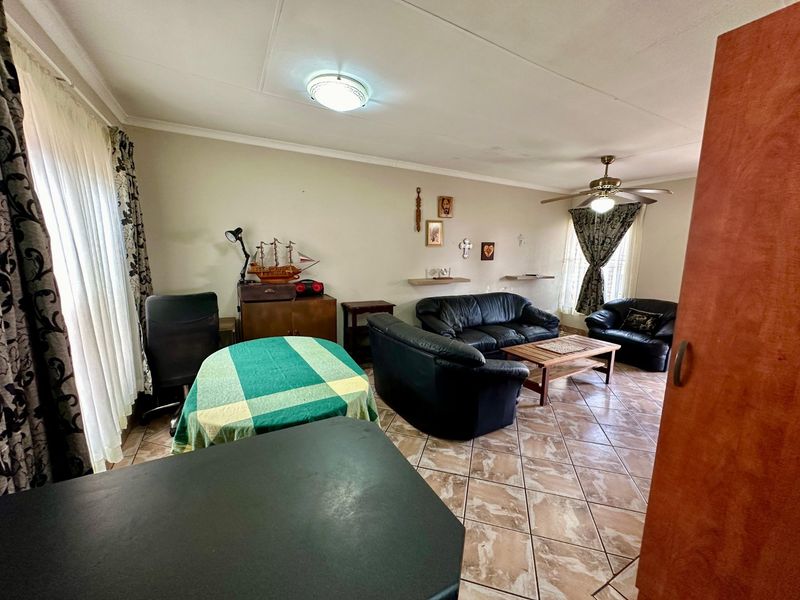 Comfortable & Secure 2-Bedroom Property - Photo 7