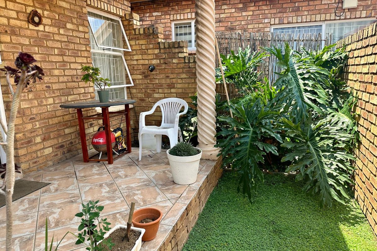 Comfortable & Secure 2-Bedroom Property - Photo 3