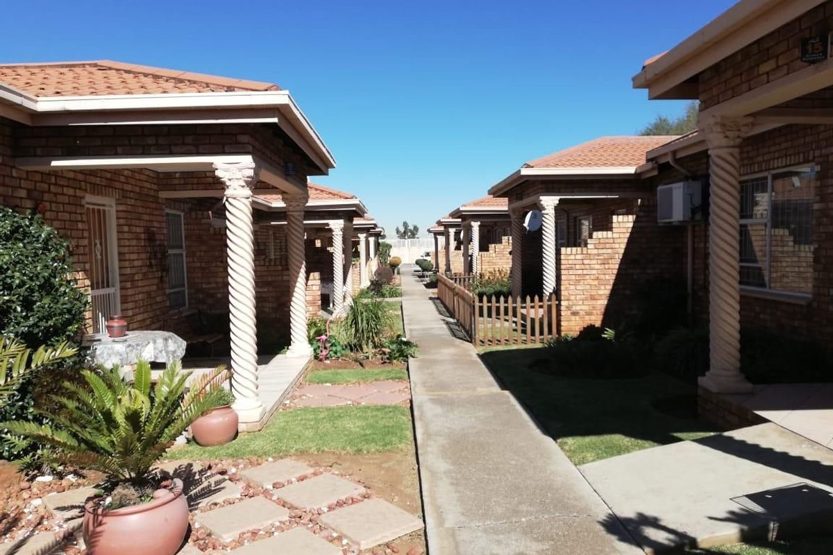 Comfortable & Secure 2-Bedroom Property - Photo 2