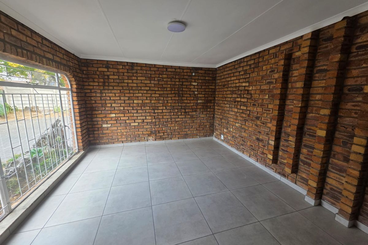 STUNNING NEWLY RENOVATED HOUSE FOR SALE IN VAALPARK - Photo 2