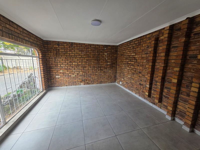STUNNING NEWLY RENOVATED HOUSE FOR SALE IN VAALPARK - Photo 2