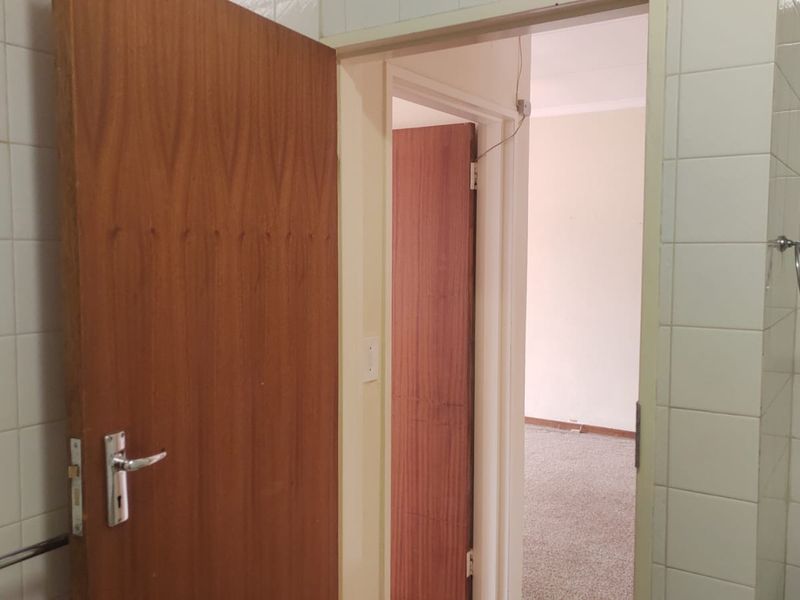 Very affordable,neat apartment in Sunair Park, Brakpan - Photo 6