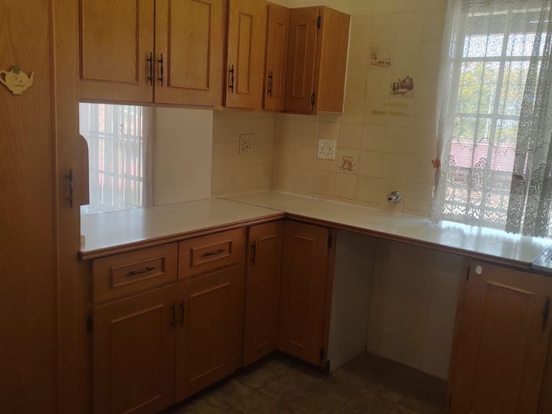 Very affordable,neat apartment in Sunair Park, Brakpan - Photo 2