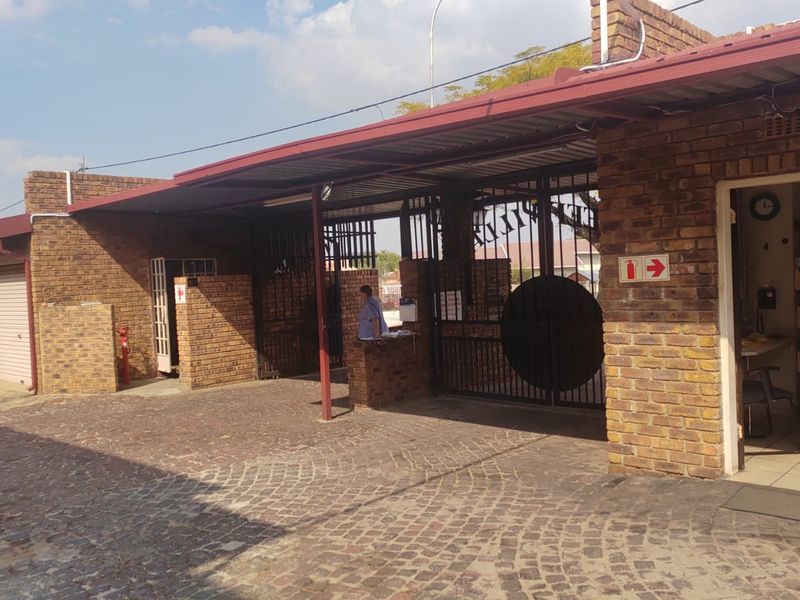 Very affordable,neat apartment in Sunair Park, Brakpan - Photo 9