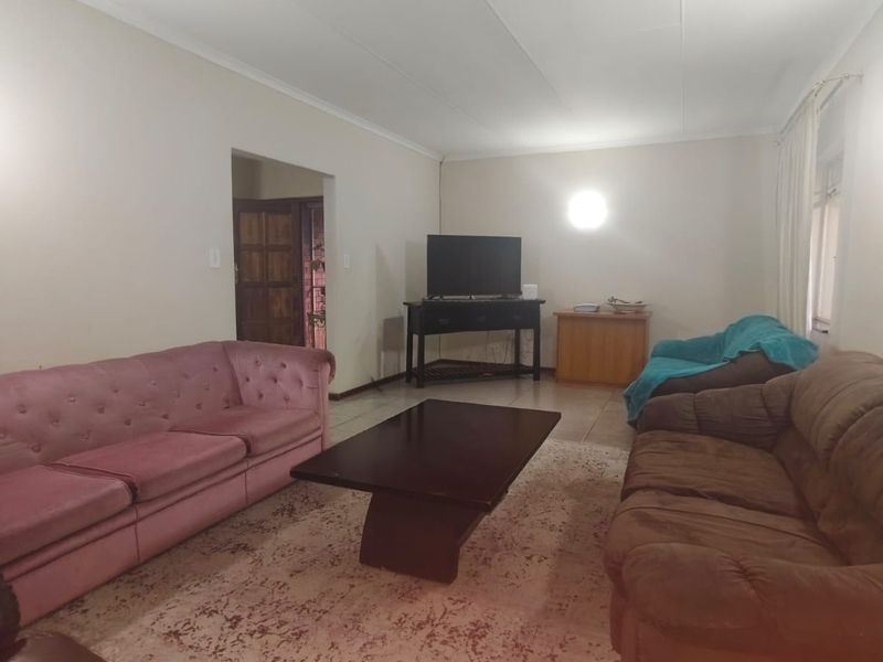 Spacious Face-Brick Family Home for Sale in Vaalpark. - Photo 7