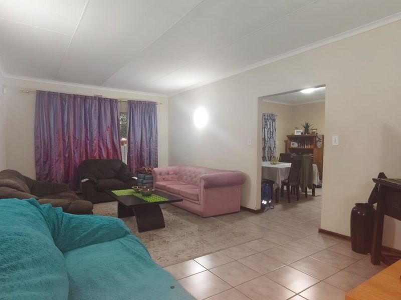 Spacious Face-Brick Family Home for Sale in Vaalpark. - Photo 6