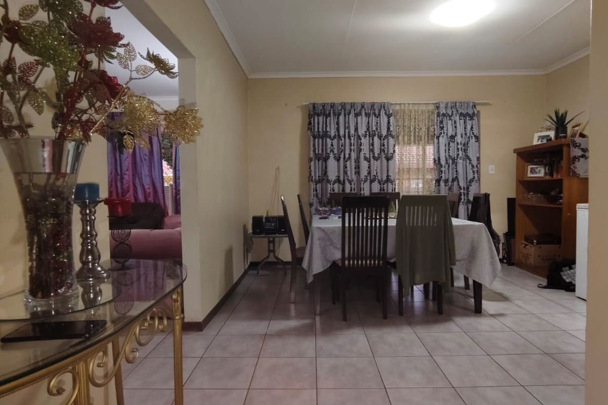 Spacious Face-Brick Family Home for Sale in Vaalpark. - Photo 4
