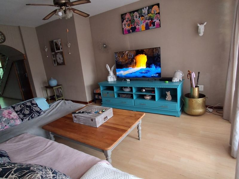 Elegant and Modern 3 bedroom townhouse in Three Rivers. - Photo 3